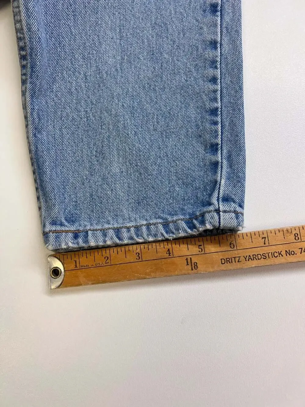 Vintage 90s Levis 560 Loose Tapered Leg Light Wash Blue Denim Jeans 31x30 0432